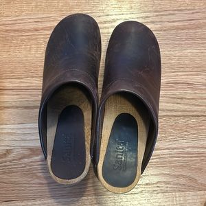Brown leather wood soles Sanita clogs size 39 “Chrissy”?